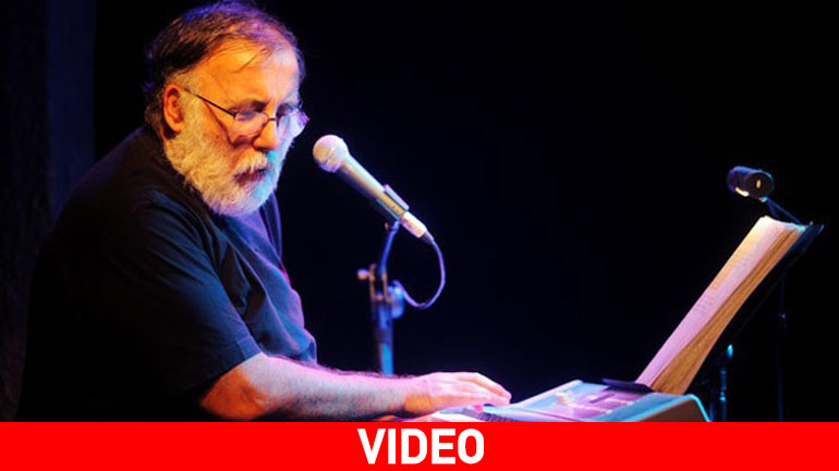 Το ασταμάτητο χειροκρότημα του κοινού «λύγισε» τον Θάνο Μικρούτσικο